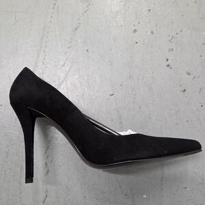 New In Box Stuart Weitzman Black Suede Heels